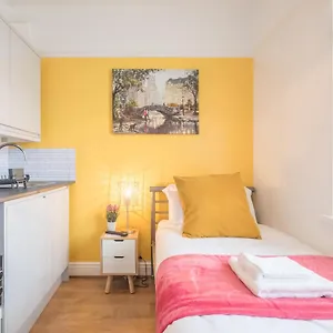 Private 3 With Kitchenette By Cb No Minimum Apartment Cambridge (Cambridgeshire)