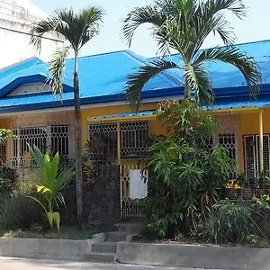 Yellow House Vacation Homestay Subic